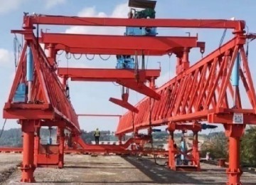 架桥机