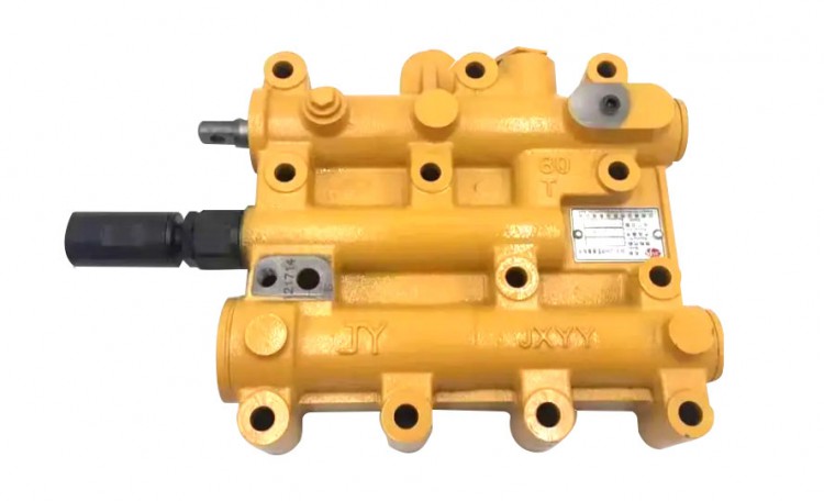 装载机变速阀紧固螺栓没有按要求紧固，出现的变速压力低的故障